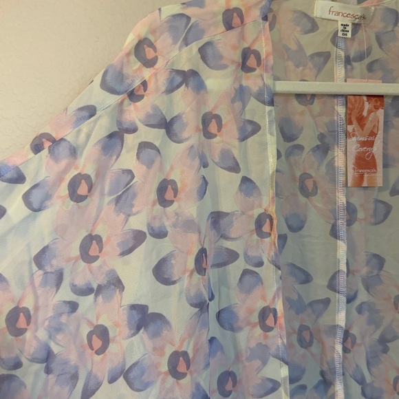 Francesca's Pastel Floral Sheer‎ Cover-Up One Size - Picture 3 of 5